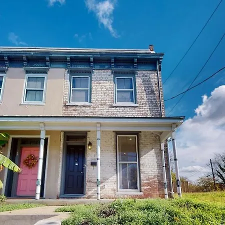 New! Renovated Townhome W/ Putting Green & Patio!